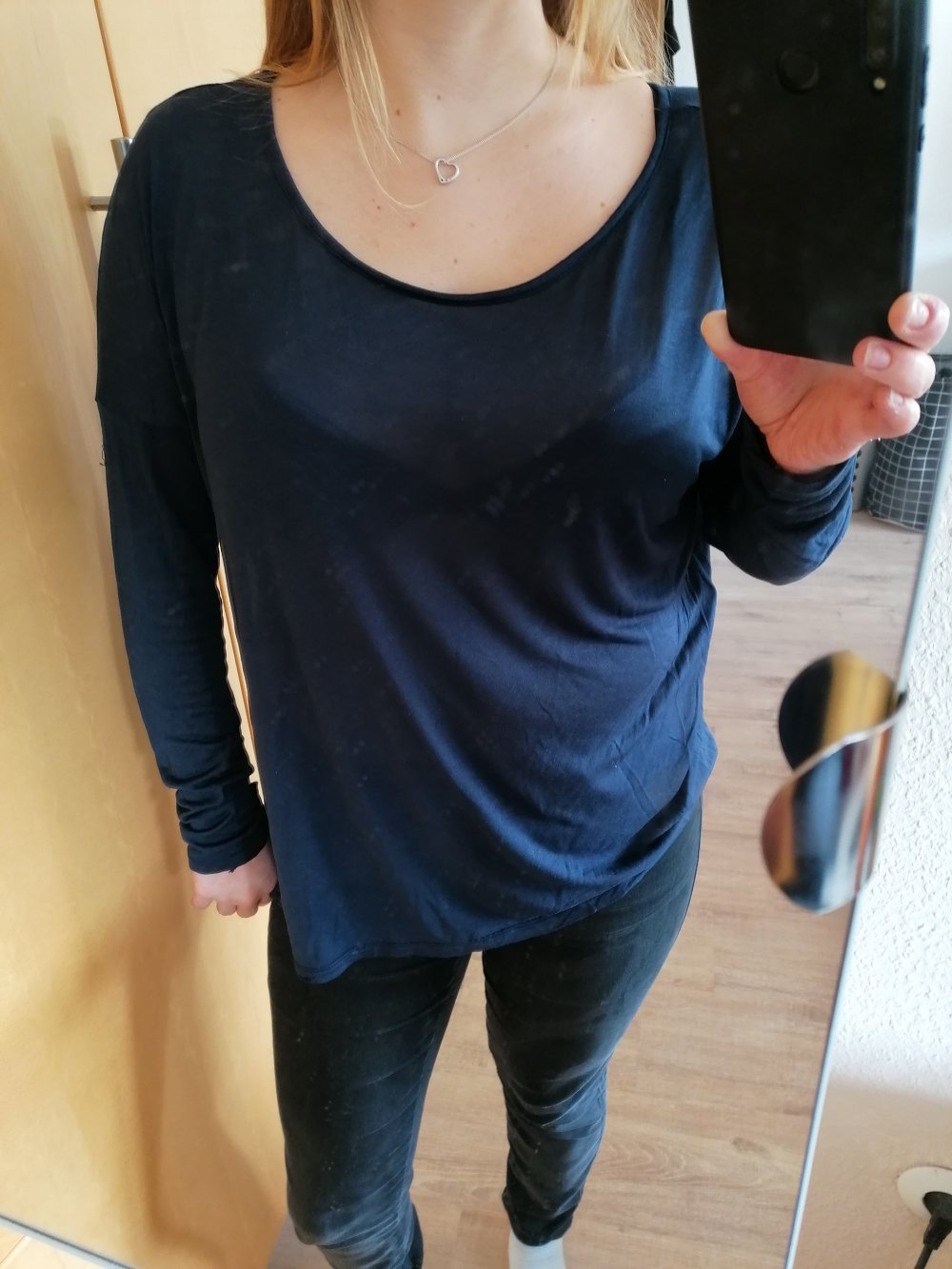 Schlichtes blaues Oberteil 