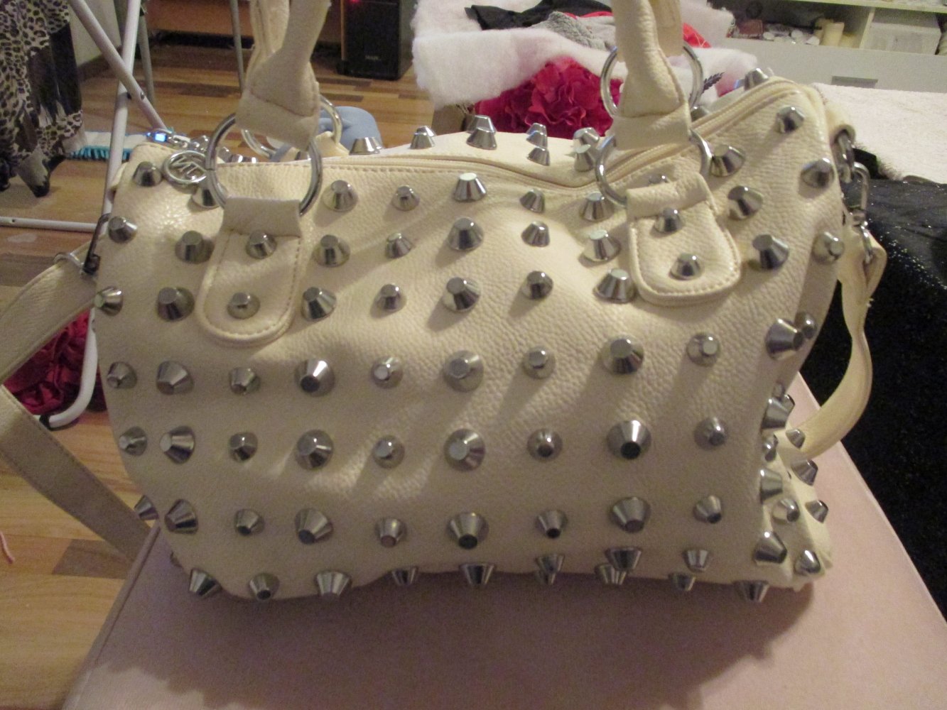 handtasche mit nieten zu verkaufen 