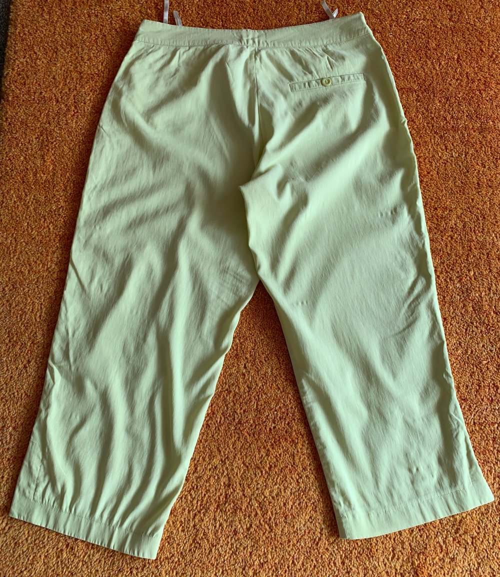 Damen Capri Hose Sommer Stretch Gr.40 in Gelbgrün von Casa Blanka 