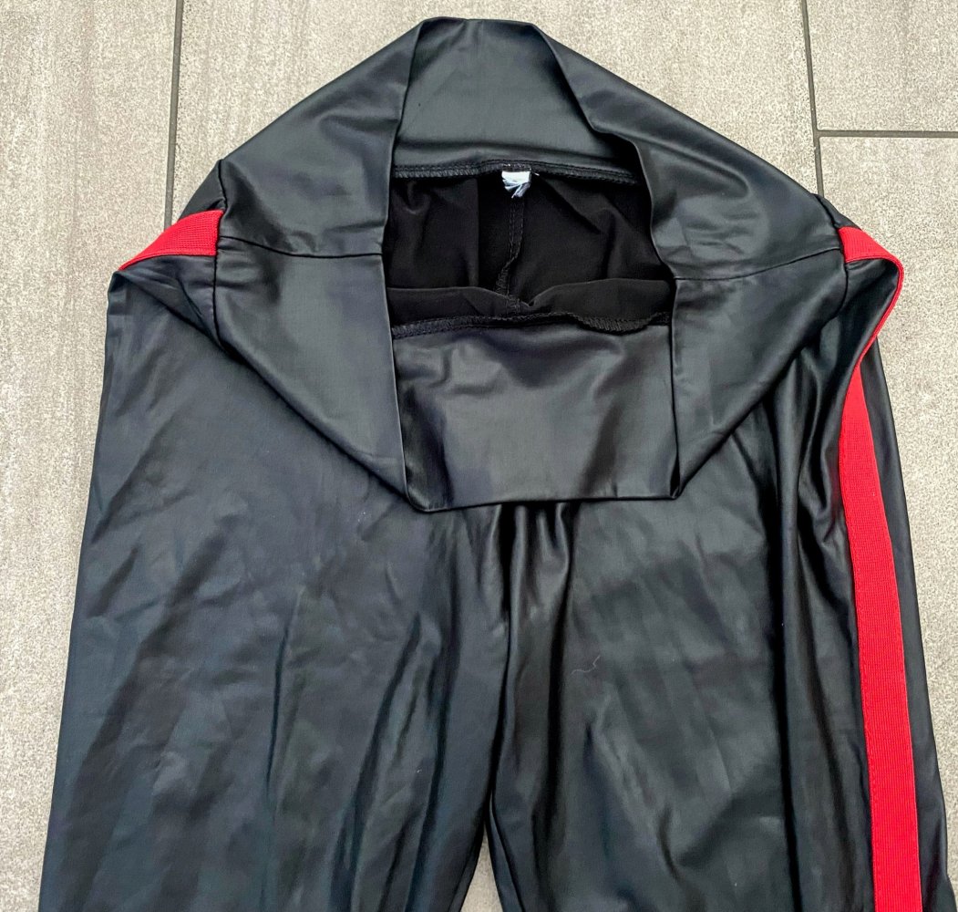 NEU Damen Hose Sport Jogginghose Gr.34 Schwarz mit roten Streifen 