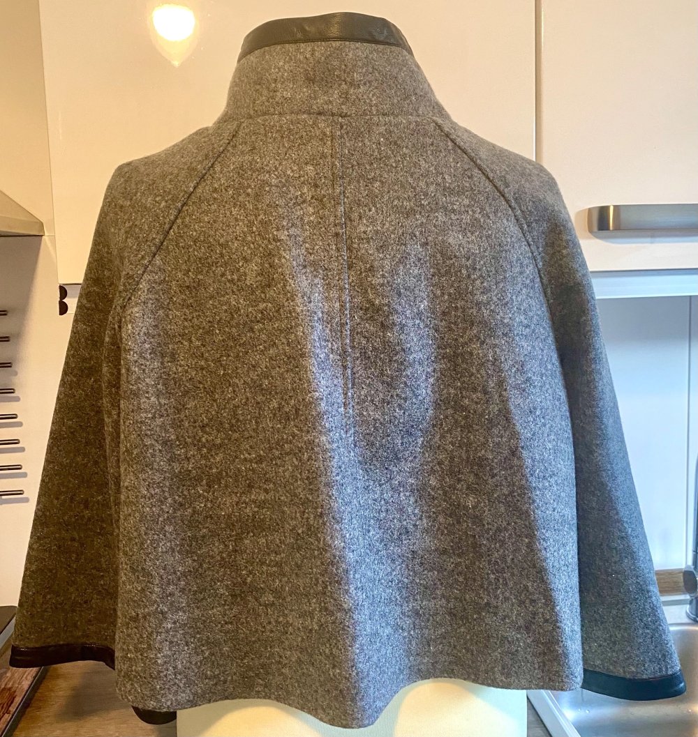 NEU Damen Mantel kurze Jacke Gr.38 Grau/Schwarz von Lisa Campione (Made in Italy)