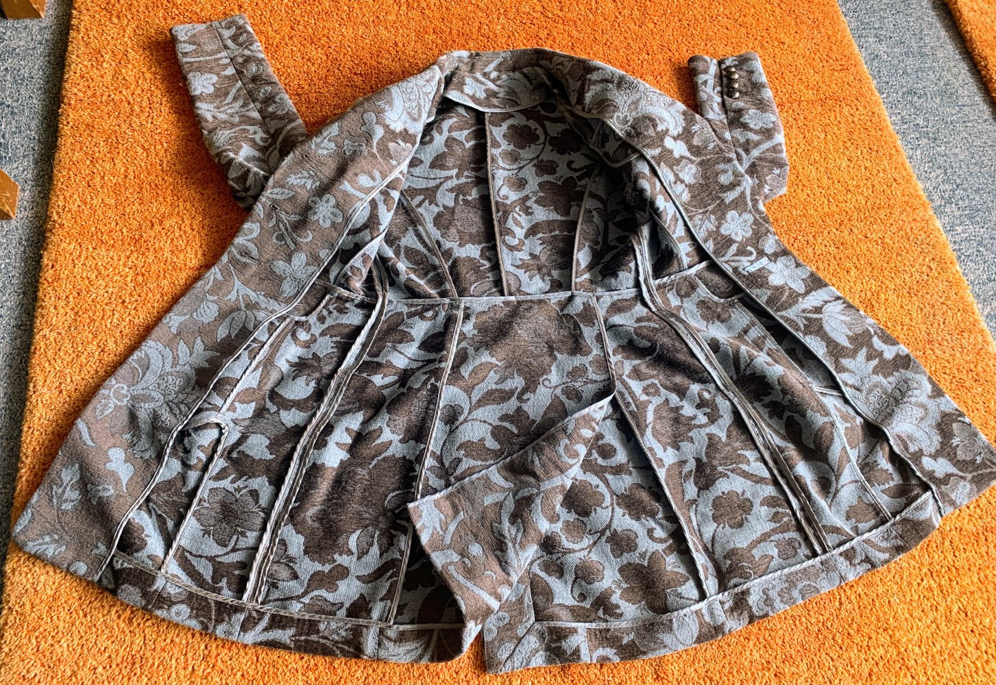 Damen Blazer Blumen-Prägung Gehrock Edel Gr.36 in Bunt NW