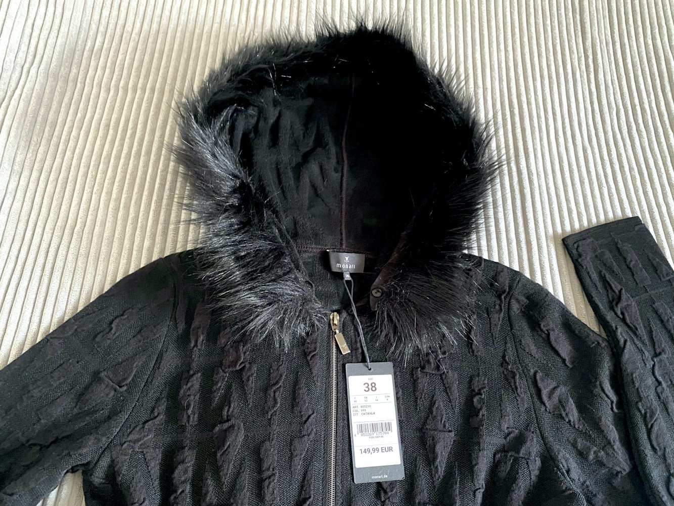 NEU Damen Jacke Strickjacke mit Kapuze Gr.38 in Schwarz Monari P.149,90€ 