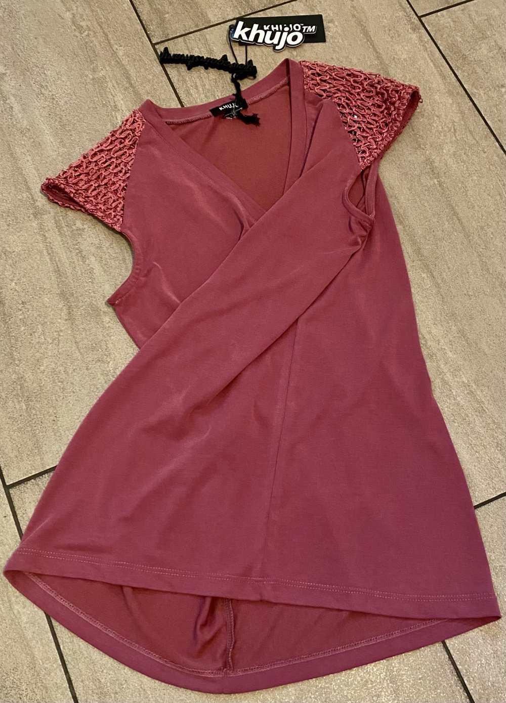 NEU Damen Shirt Sommer Stretch Bluse mit Spitze Gr.S Beerenrot Khujo „Avonmora“ 
