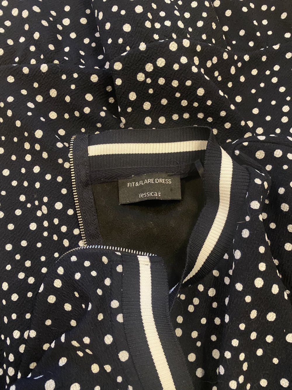 Damen Kleid Langarm Reißverschluss Gr.S in schwarz/weiß gepunktet von Yessica (C&A) Fit & Flare