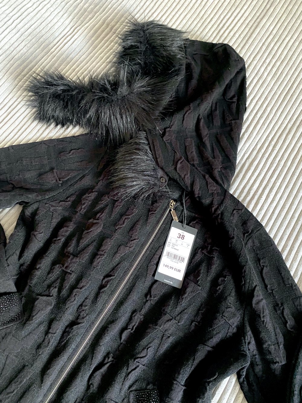 NEU Damen Jacke Strickjacke mit Kapuze Gr.38 in Schwarz Monari P.149,90€ 