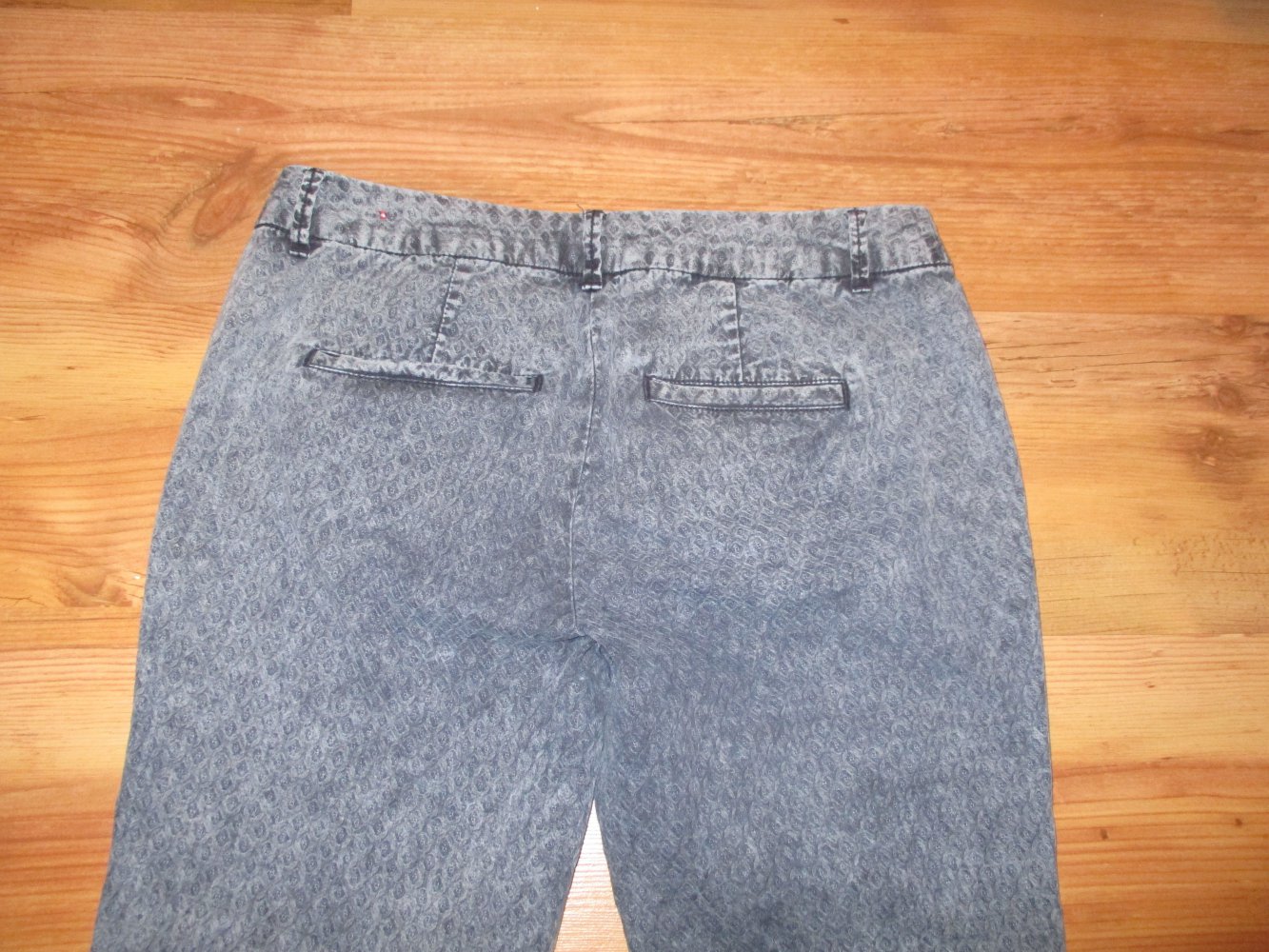 Blaue Jeans mit einem Flechtmuster - s. Oliver - Größe 34 - super Zustand!