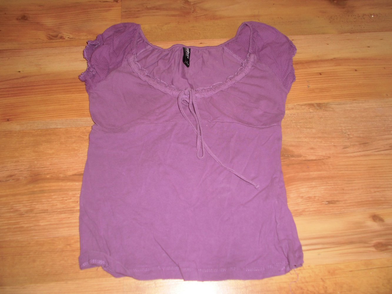 Lila T-Shirt mit Schleife - Größe S 34/36 - guter Zustand