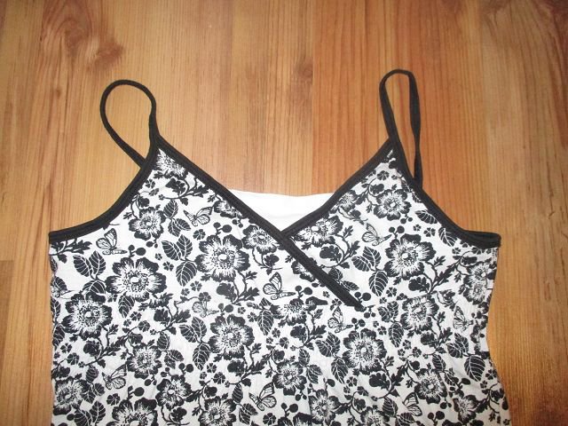 Weiß schwarzes Top mit Blumenmuster von C&A - Größe 158/164  - super Zustand!