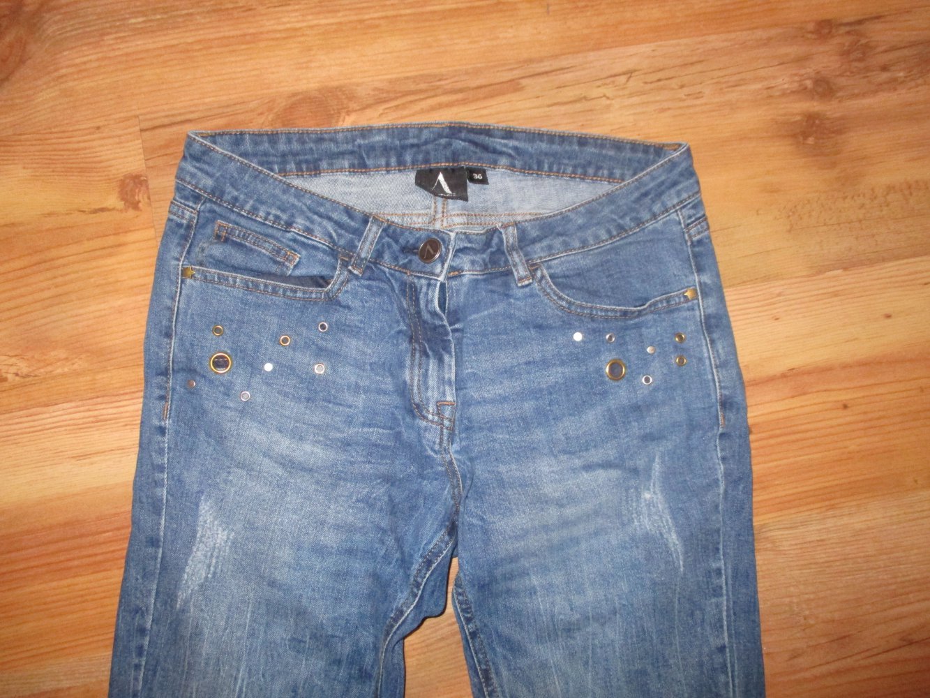 Blaue Jeans von Anastacia mit Nieten - Used Style - Größe 36 - TOP Zustand!