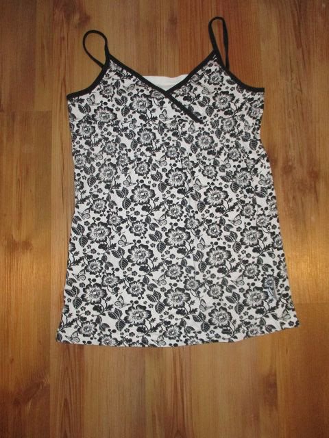 Weiß schwarzes Top mit Blumenmuster von C&A - Größe 158/164  - super Zustand!
