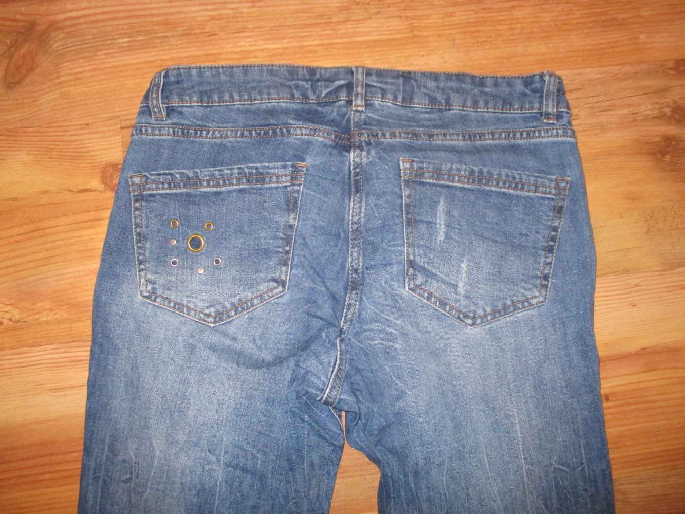 Blaue Jeans von Anastacia mit Nieten - Used Style - Größe 36 - TOP Zustand!