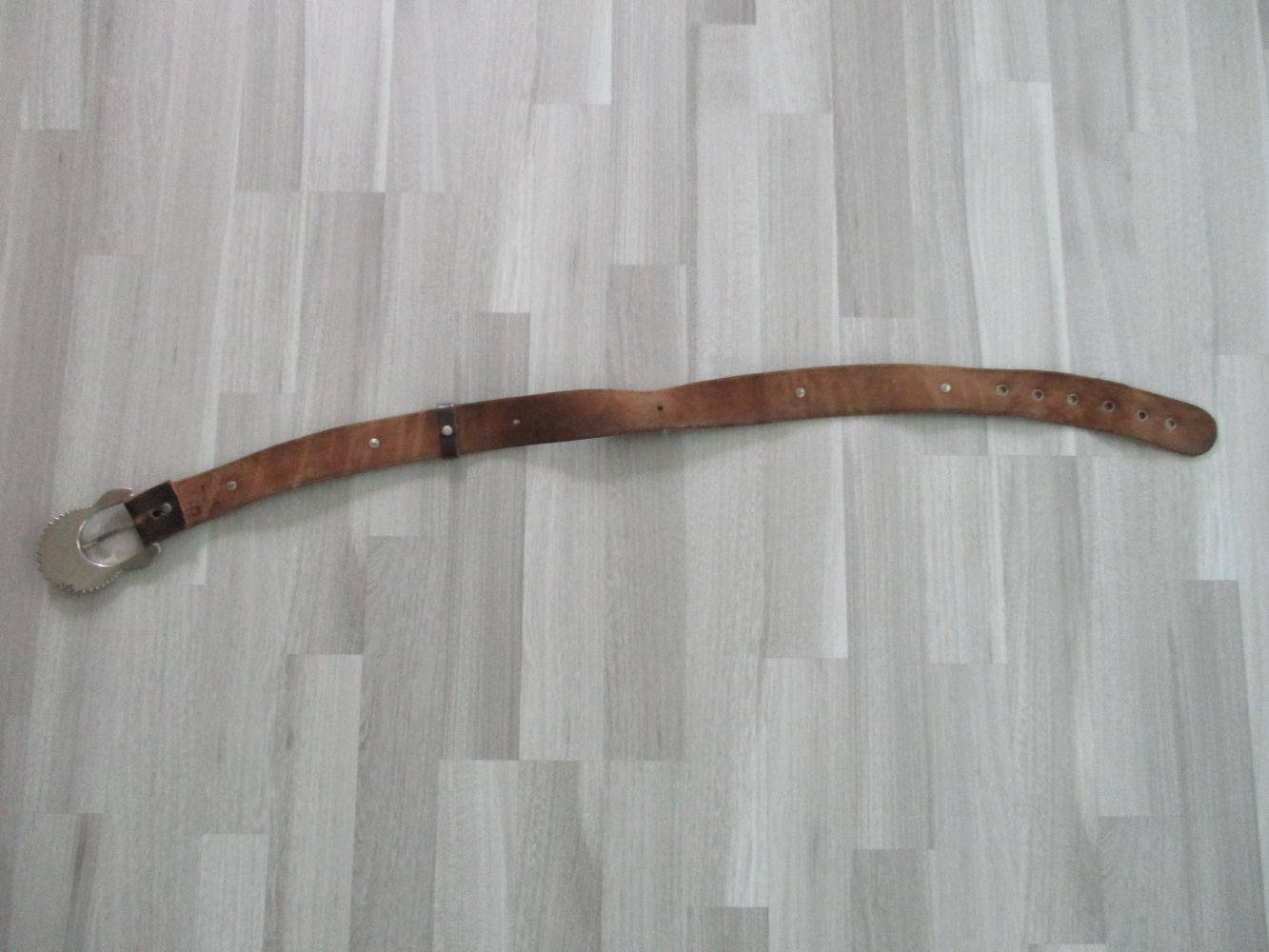 Mexikanischer Gürtel mit Münzen und Indianerschmuck verziert