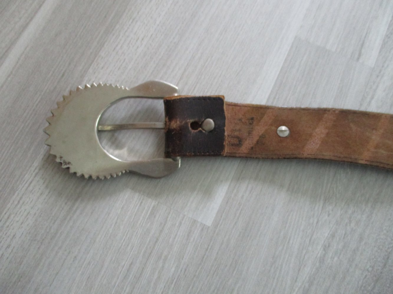 Mexikanischer Gürtel mit Münzen und Indianerschmuck verziert