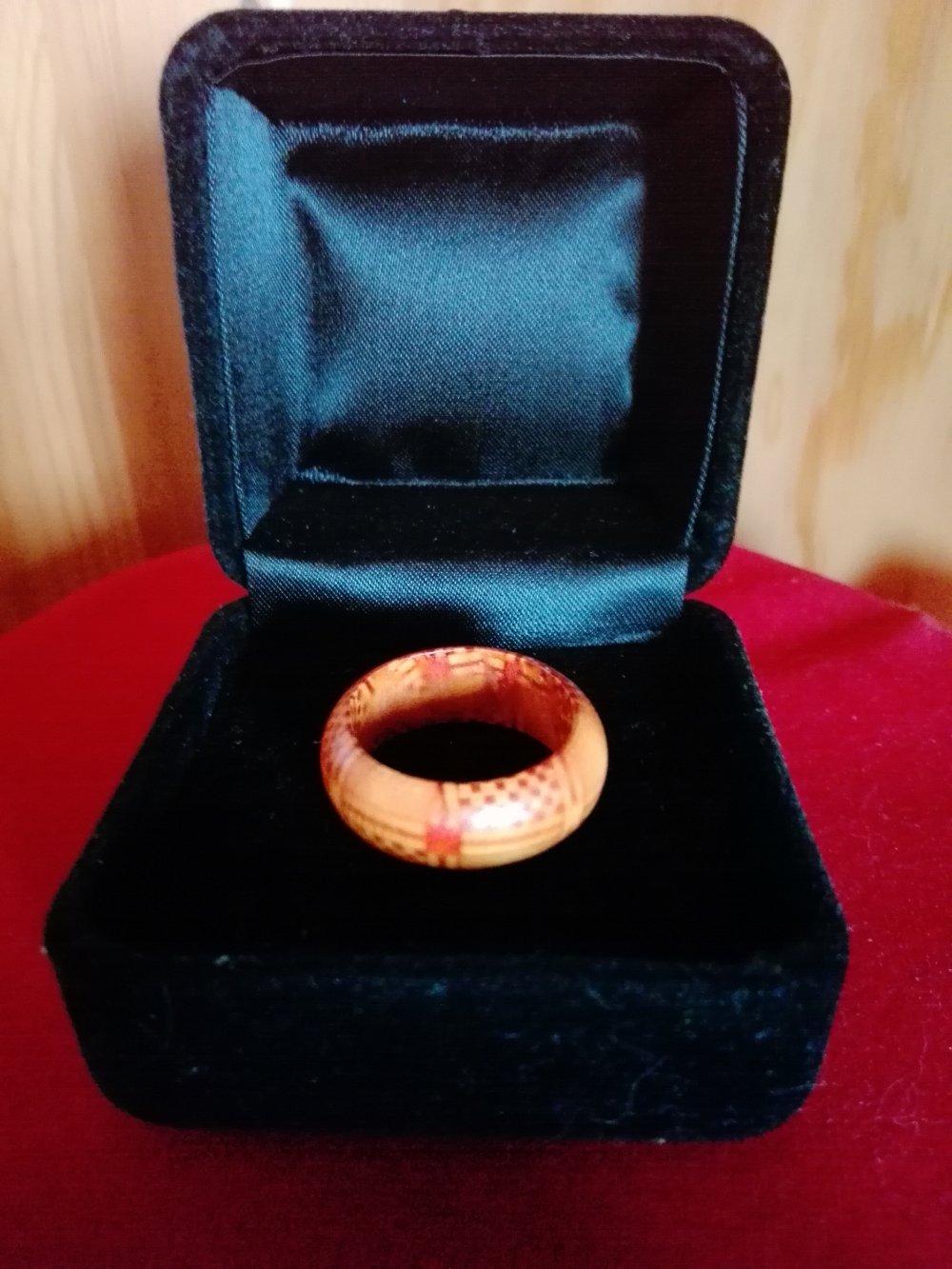 Fingerring / Ring aus Holz (20 mm) wunderschönes Muster