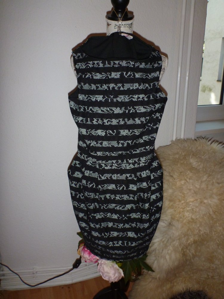 schwarz weiß gestreiftes Kleid von Esprit Gr. S/36