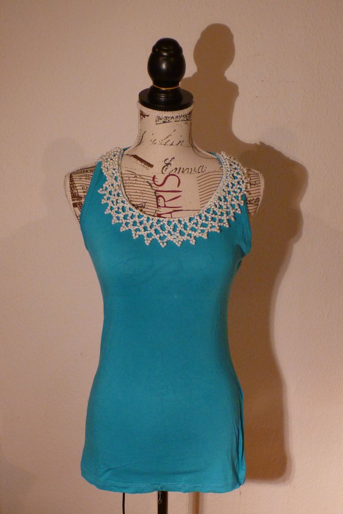türkises Top mit Perlen Gr. 36/38 S/M