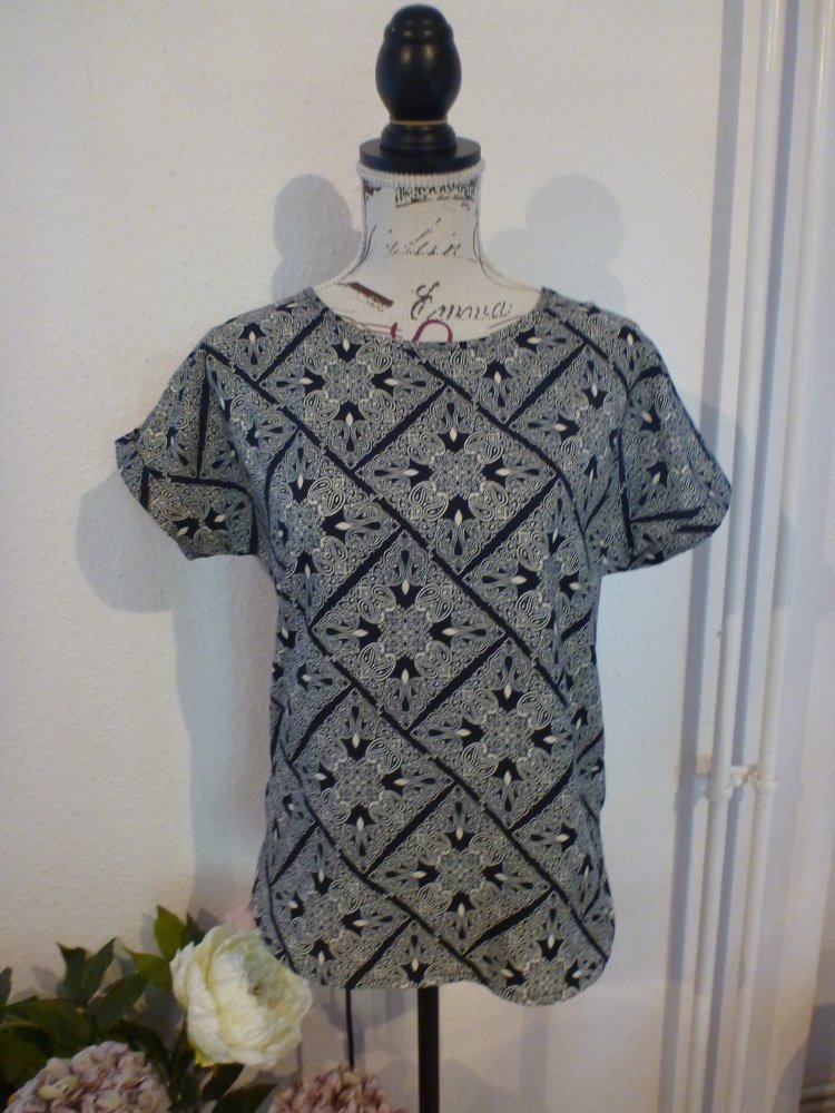 schwarz/weiß gemustertes Top Gr. 36/38