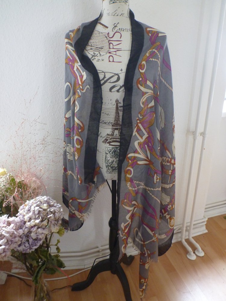 graues Tuch, gemustert