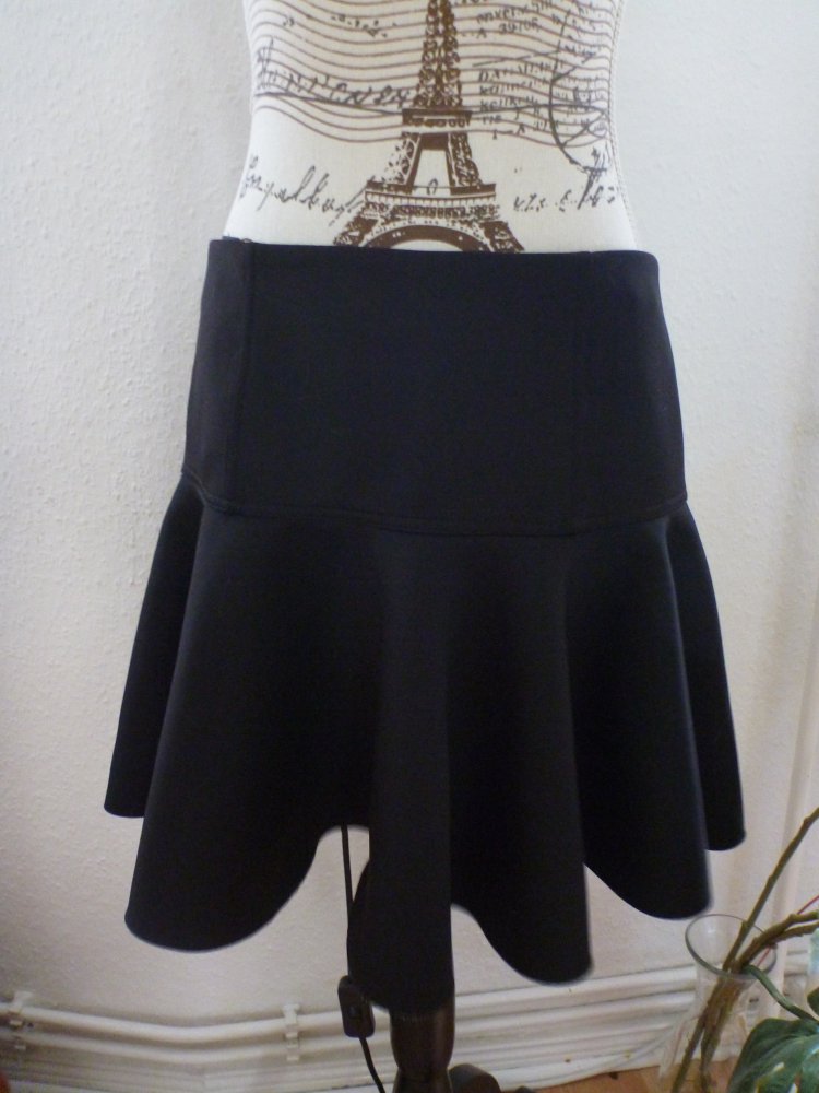 schwarzer Neopren-Rock mit gelber Unterseite Gr. S/36