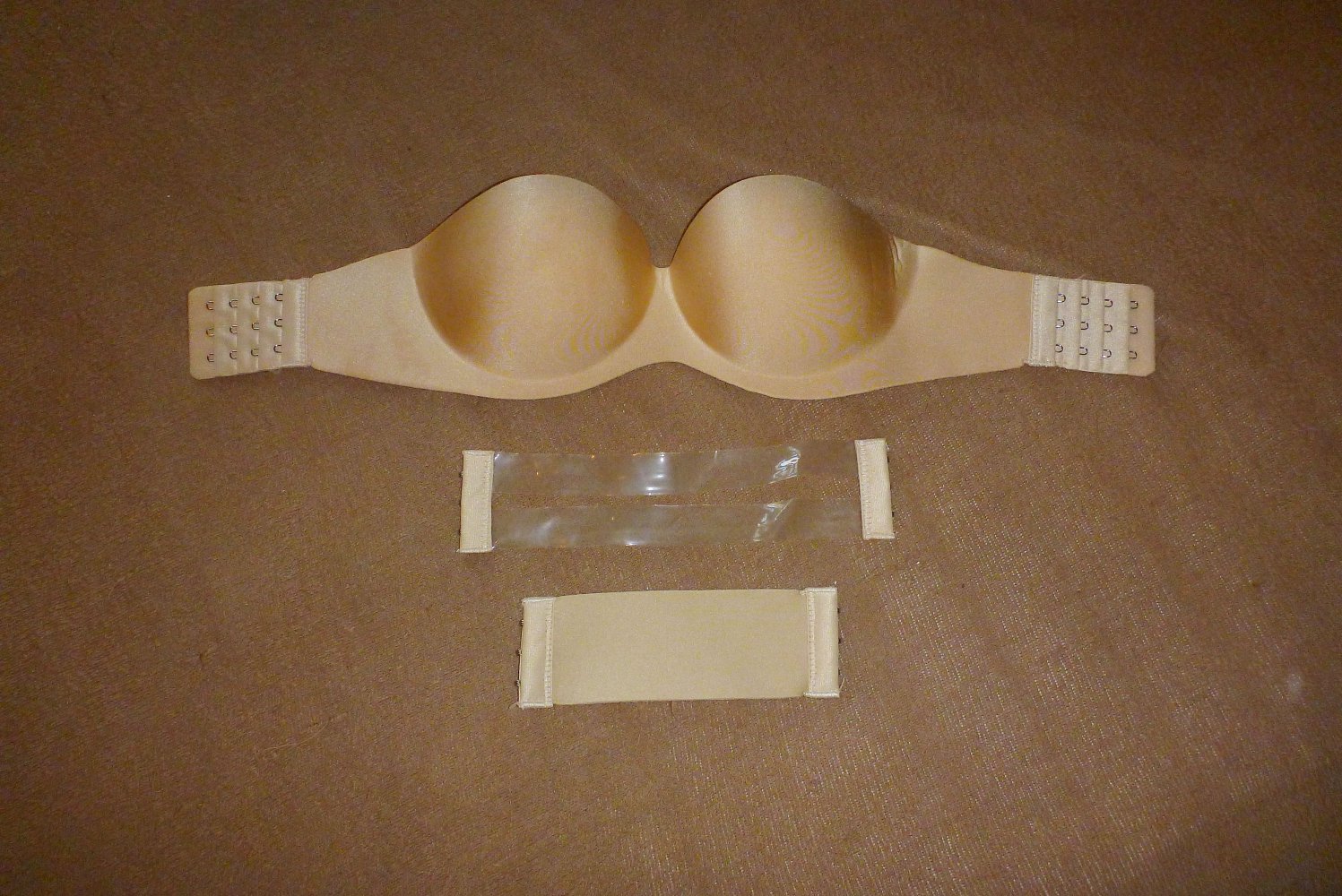 hautfarbener/beigefarbener BH trägerlos mit Einsätzen 75 A/B