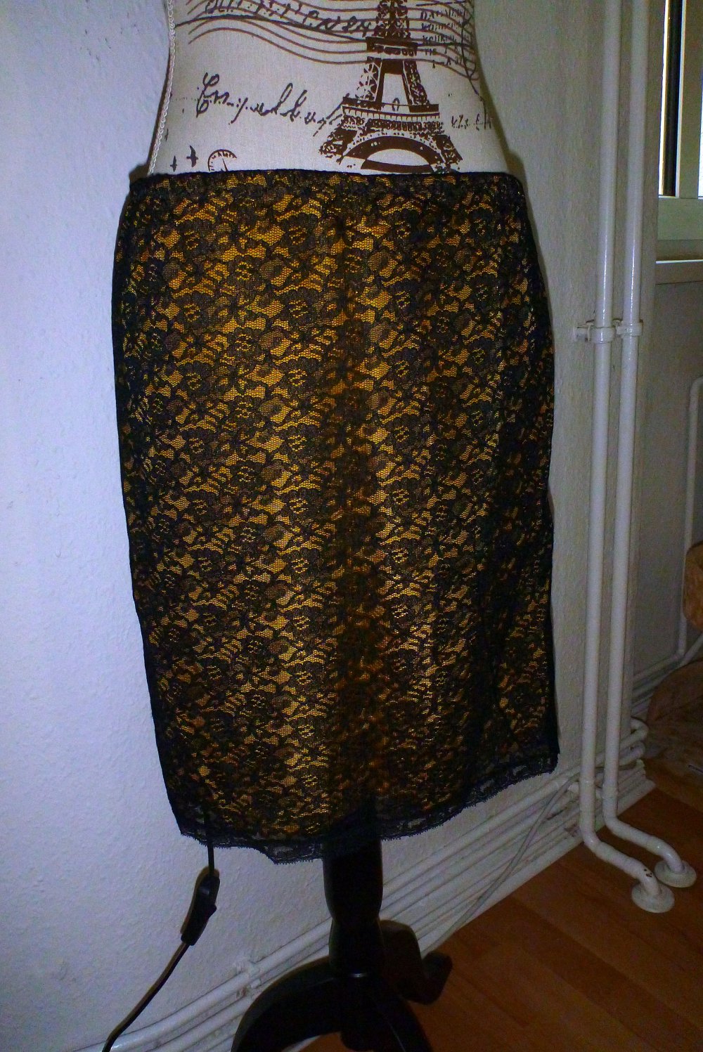 schwarz goldener Spitzen-Rock Gr. 36/S