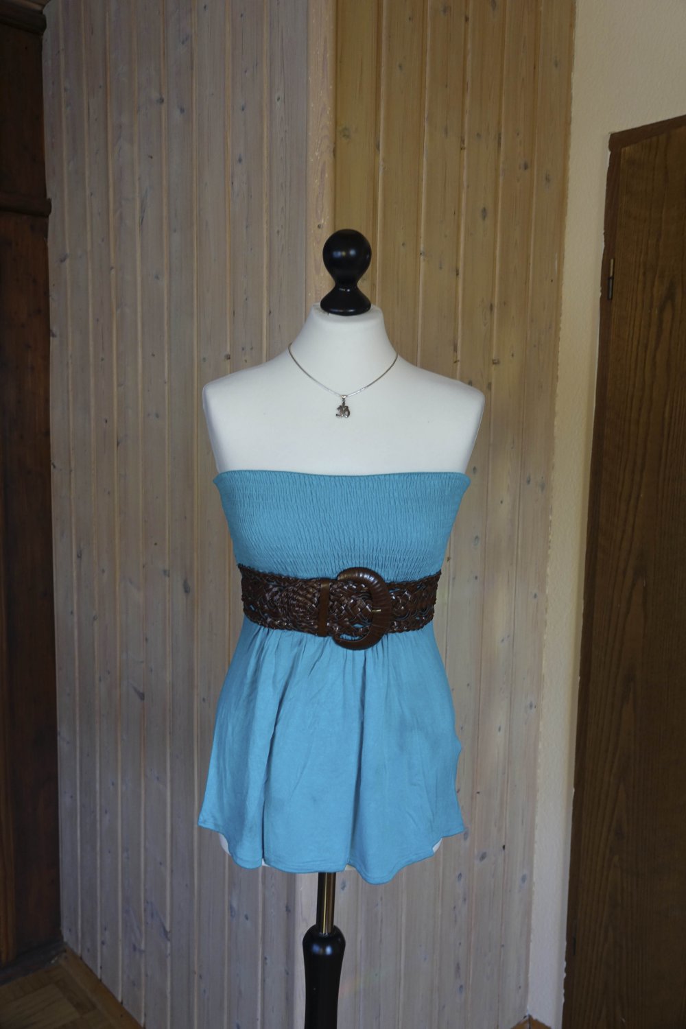 Tolles schulterfreies Top mit Gürtel