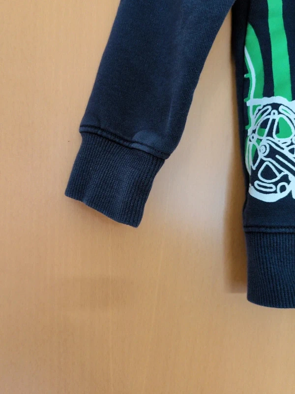 schwarzer Hoodie Gr.122