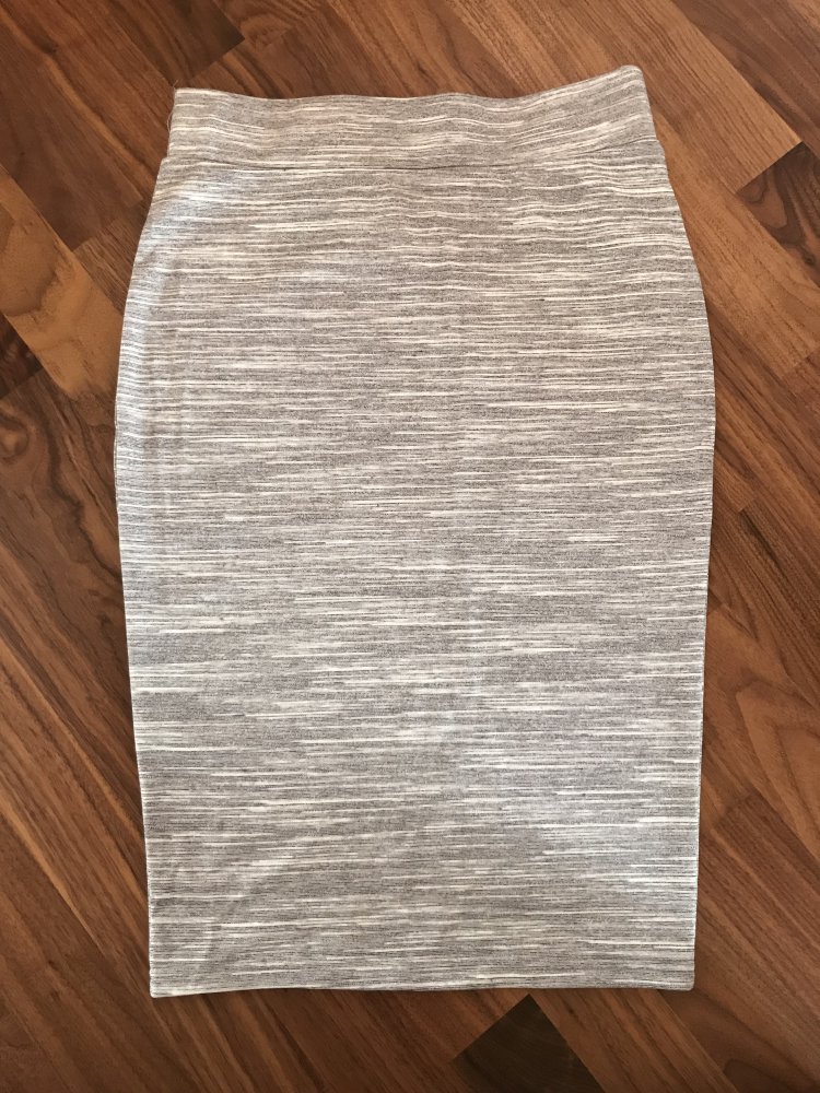 Grauer Bleistiftrock