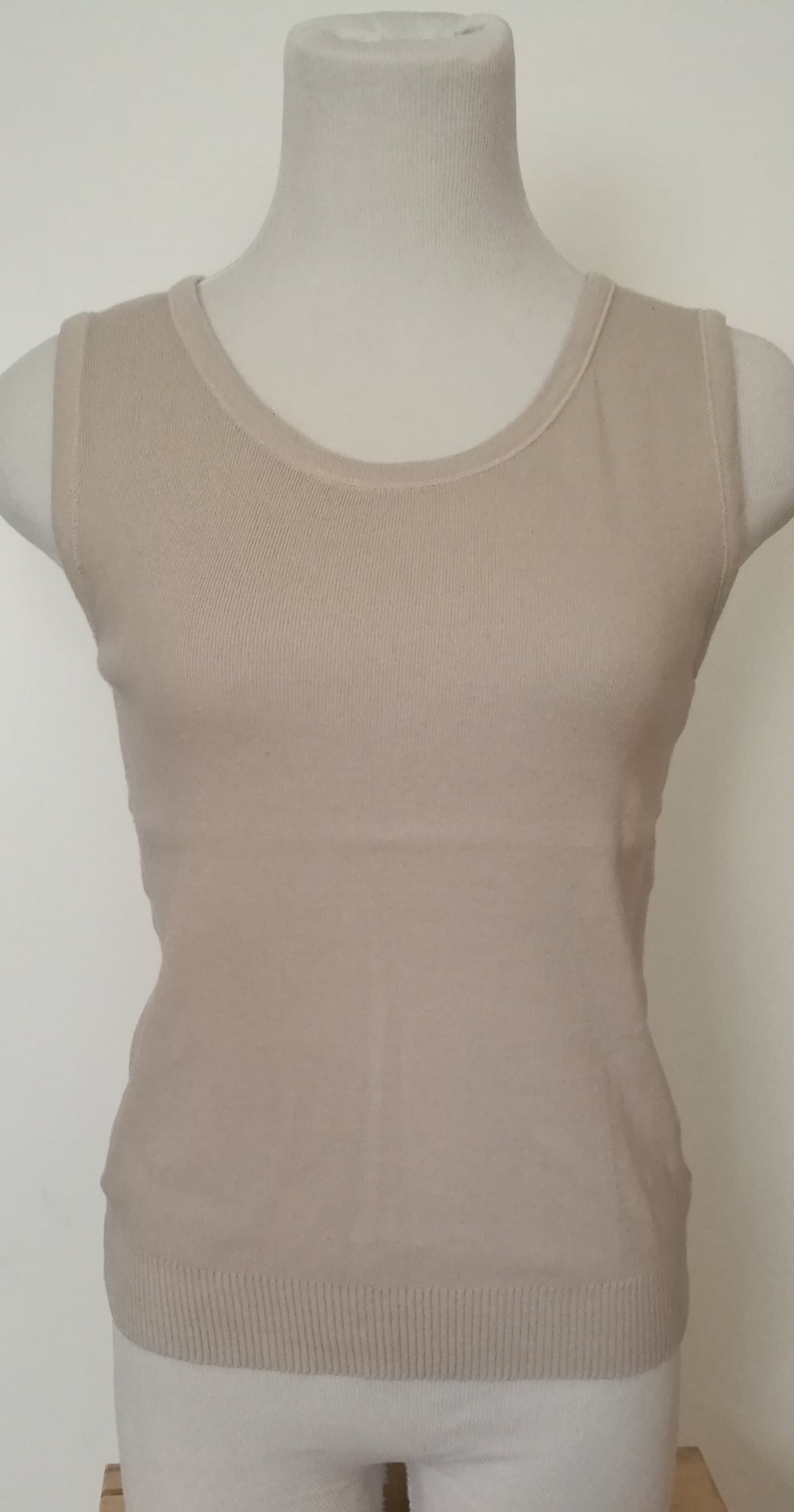 Feinstrick-Top / Pullunder von Benetton, Gr. S, beige