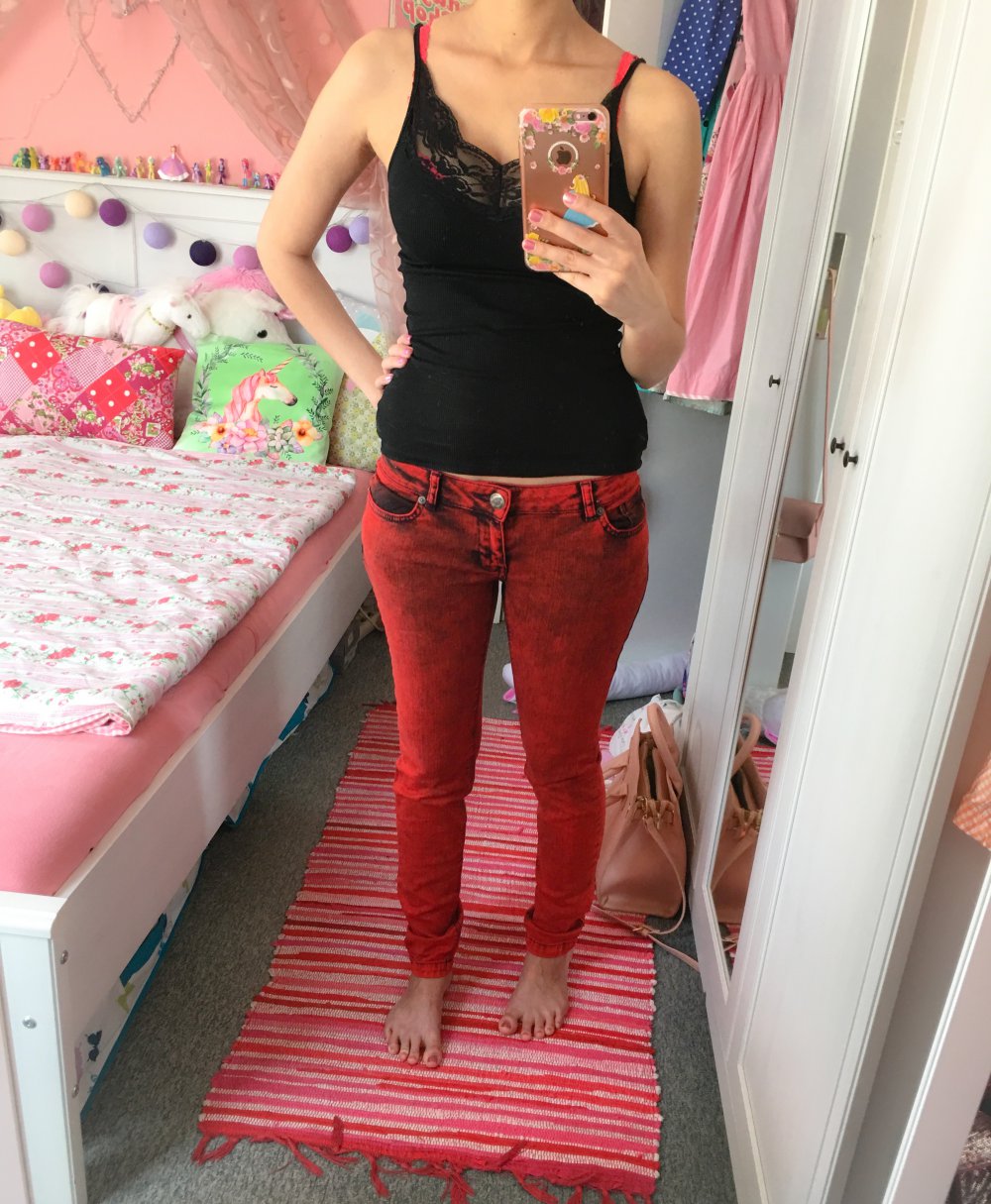 Jeans rot/schwarz 