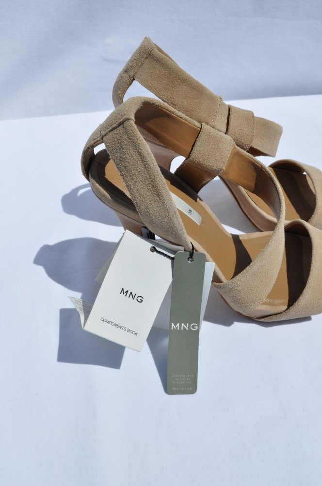 nagelneue, beige High Heels von Mango