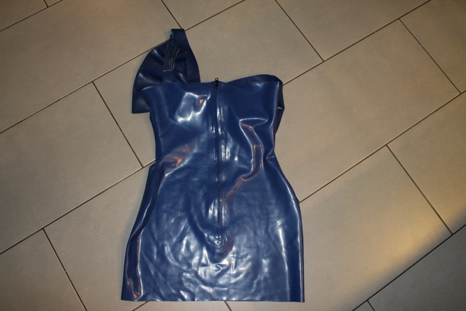 Latex Kleid im william wilde Style von AnatomicBomb