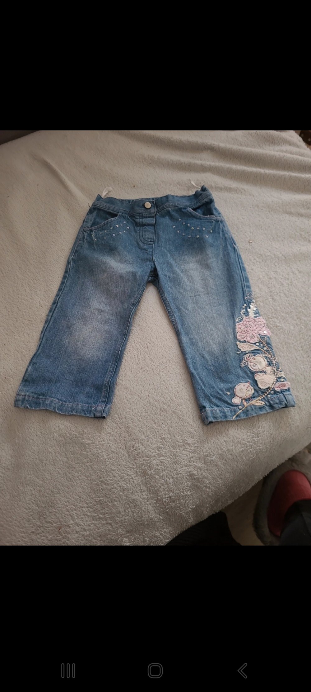 Jeans mit Blumen 