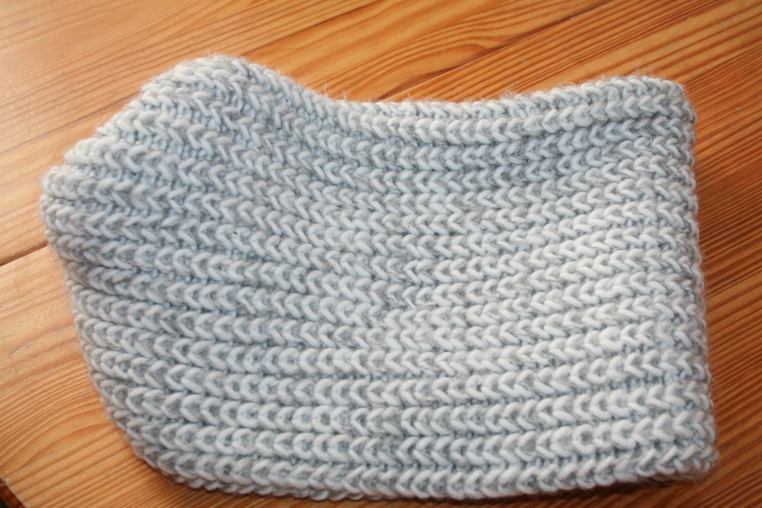 hellgrauer Loop-Schal