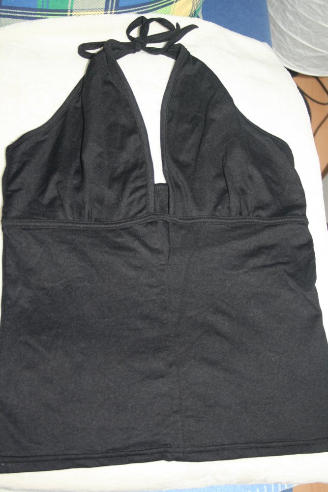 schwarzes Neckholder-Top
