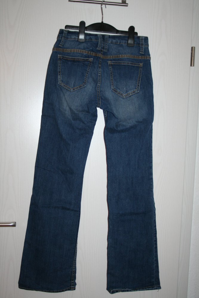 schöne Jeans mit leichtem Schlag