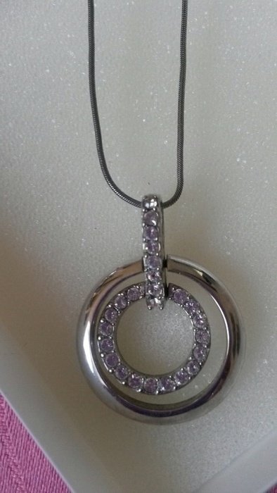 Silber-Kette mit Anhänger und Ohrstecker mit Glitzersteinchen,
