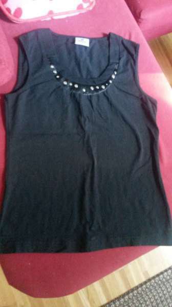 Top mit Nieten und Steinchen, Größe S,