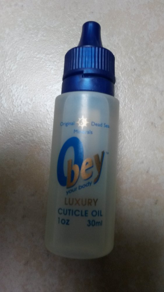 Nagelöl von Obey mit original totem Meer-Mineralien,