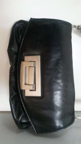 Kleine Kunstleder-Tasche mit Klapp-Schließe,