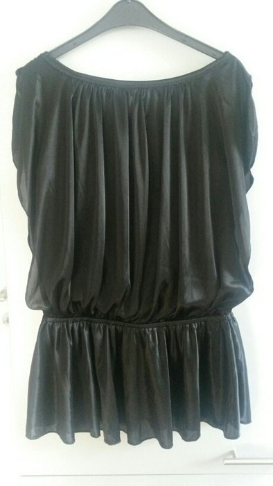 Wallendes auffälliges Schößchenshirt,