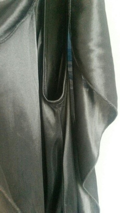 Wallendes auffälliges Schößchenshirt,