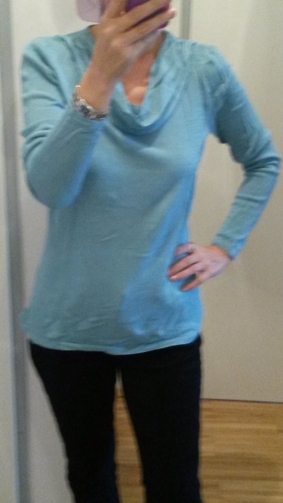 Dünner Wasserfallausschnitt-Pulli in hellblau,