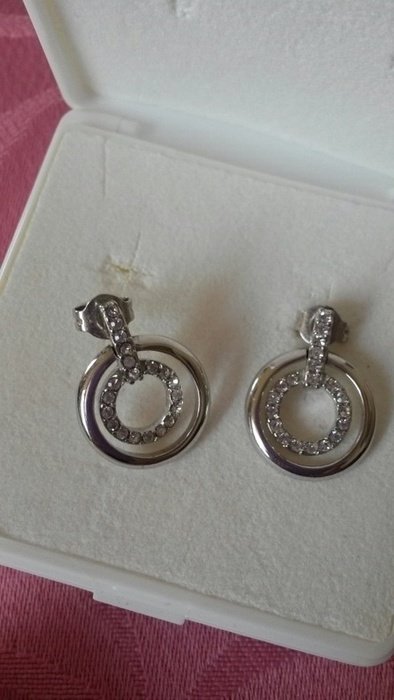 Silber-Kette mit Anhänger und Ohrstecker mit Glitzersteinchen,