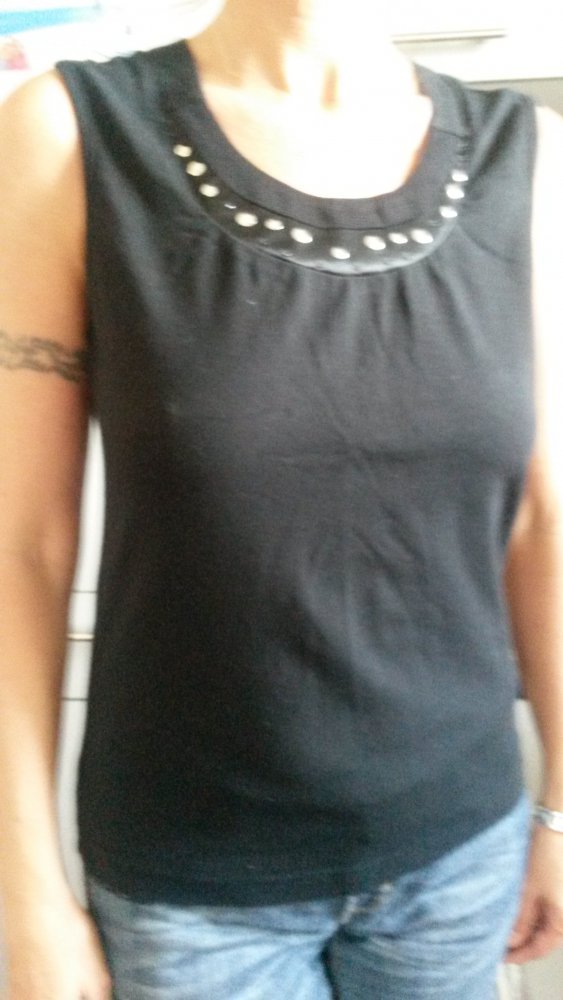 Top mit Nieten und Steinchen, Größe S,