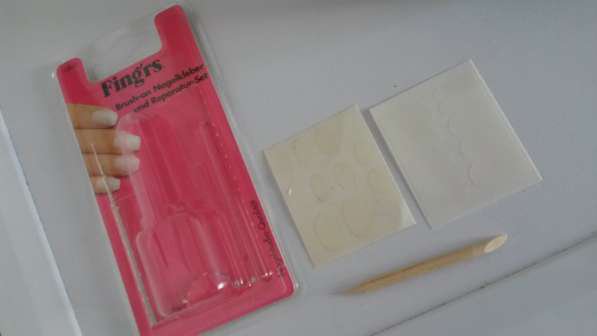 Reparaturset von Fing'rs Brush-on Nagelkleber und Reparaturset