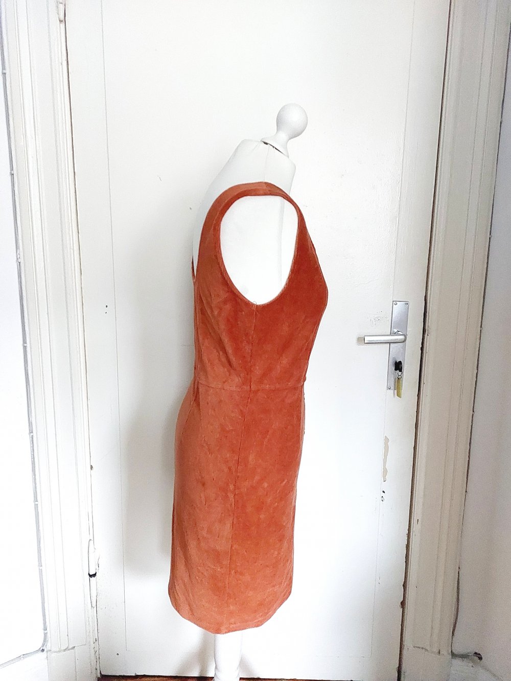 Cordkleid von Hailys mit Knopfleiste