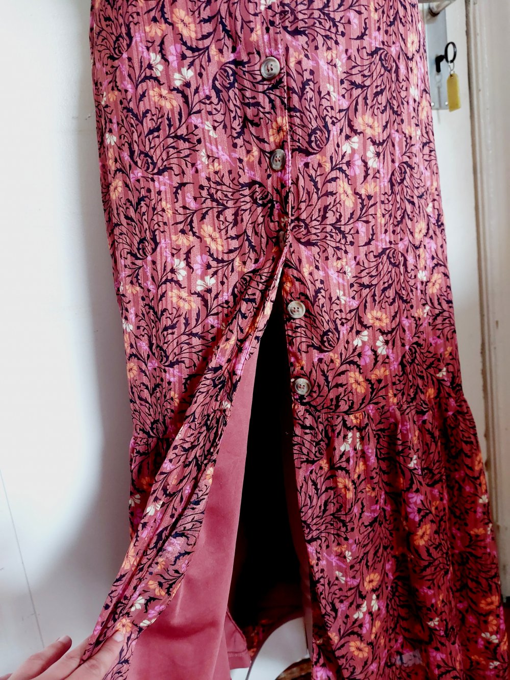 Floraler Rock mit Seitenschlitz