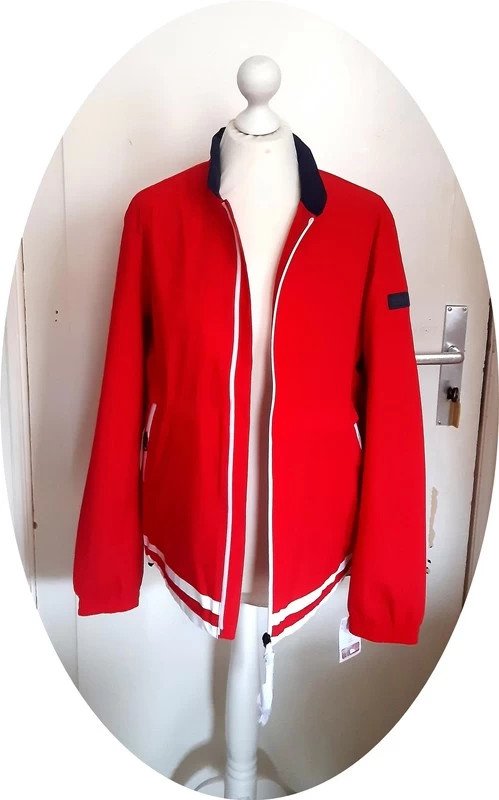 NEU! Rote Regenjacke von Aigle, Modell YRMUK